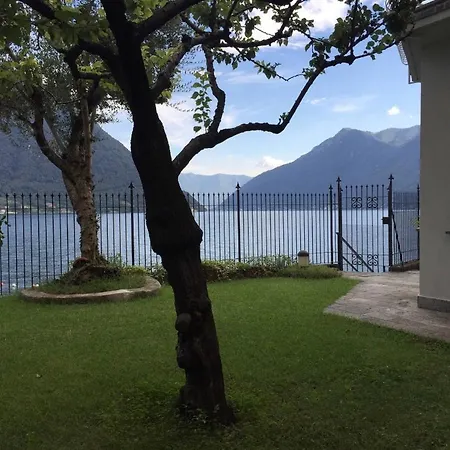 Delicious On Lakeside